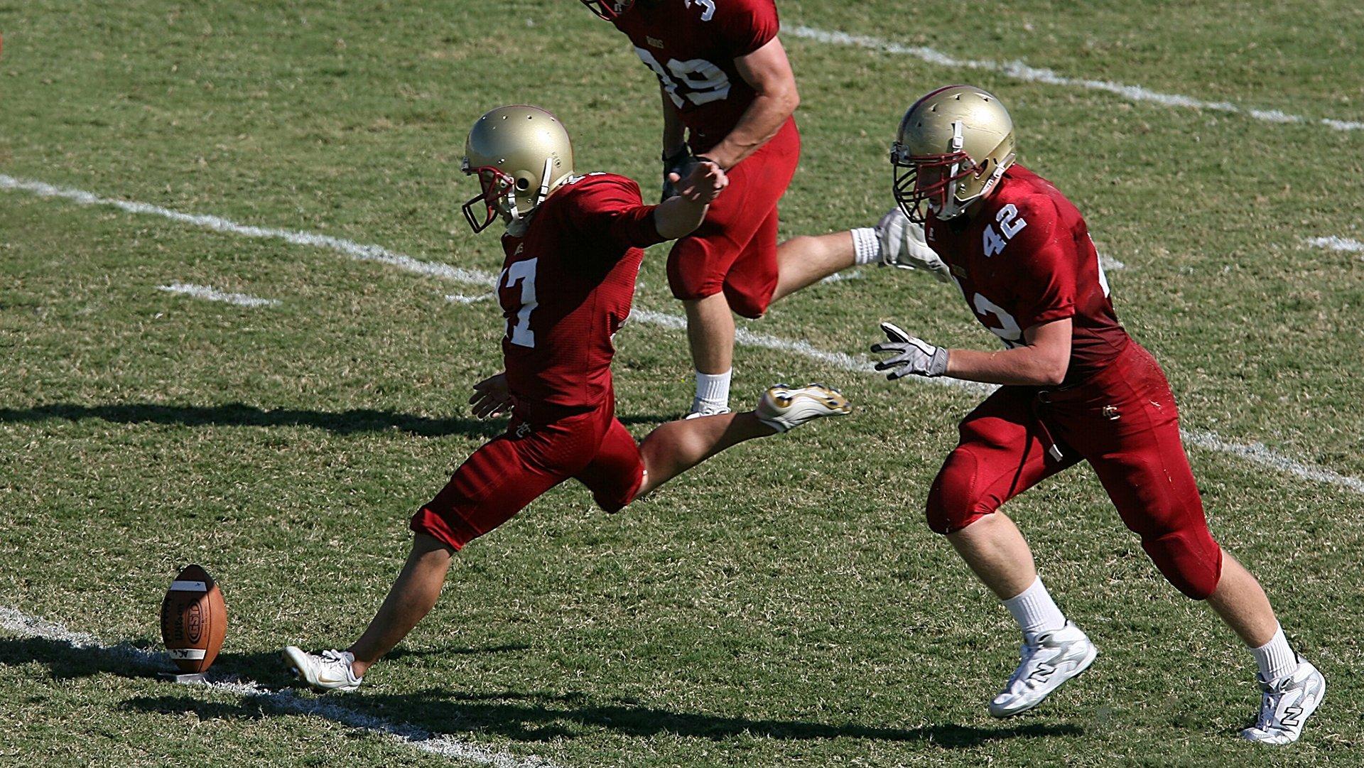 百米飞人巅峰对决 新星闪耀突破极限