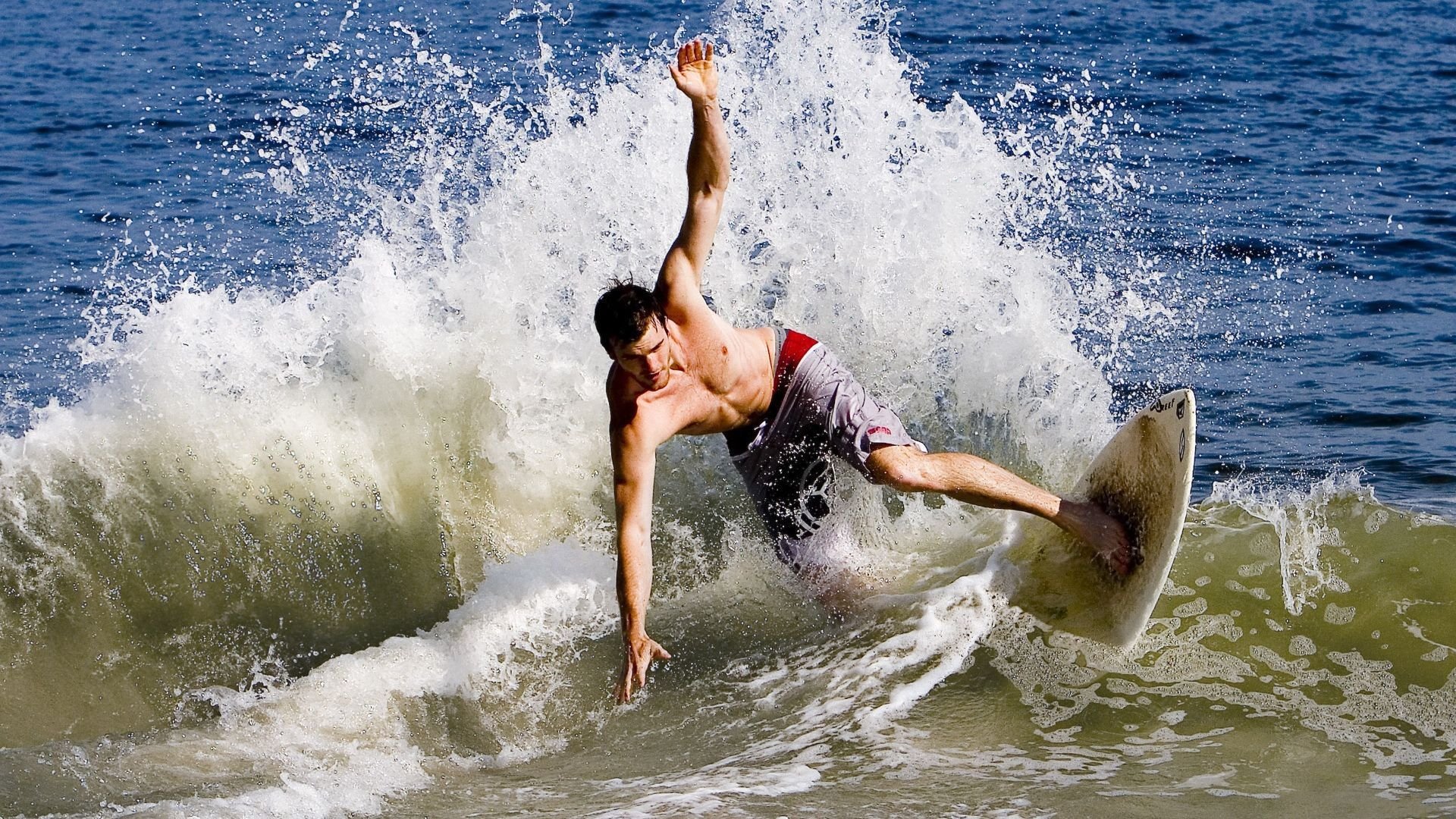 阿尔卡拉斯横扫对手晋级美网八强 新生代巨星展现王者风范