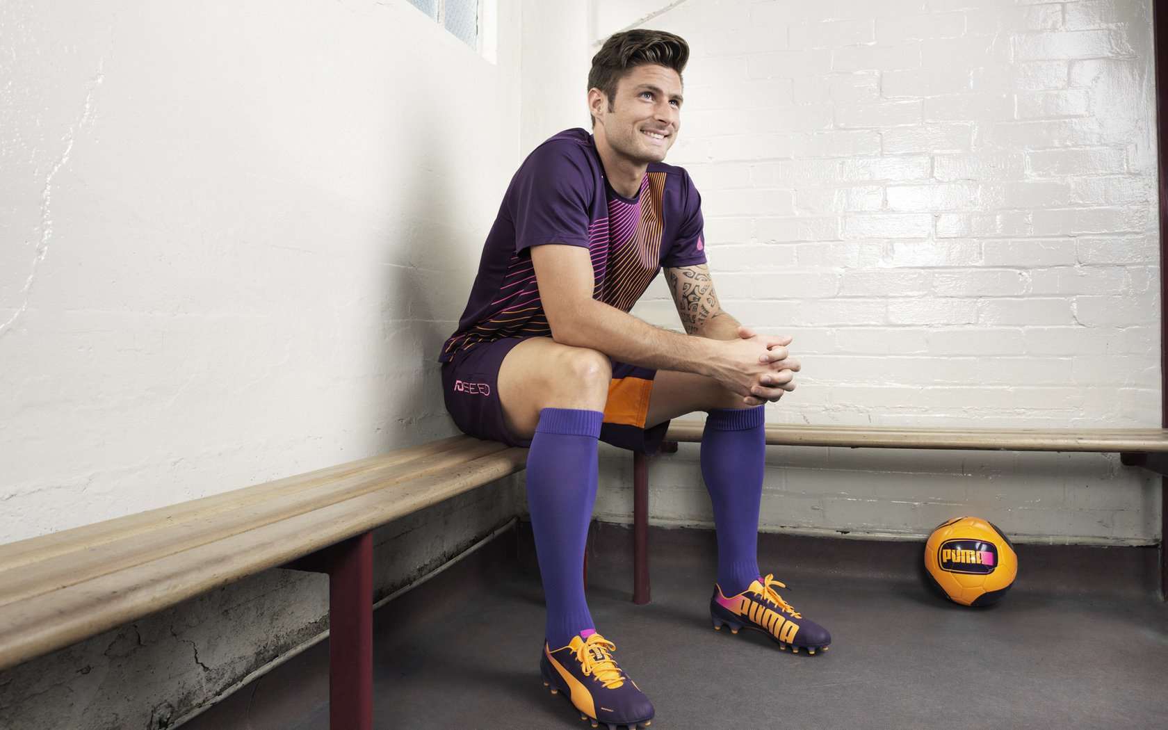 美国短跑名将打破尘封15年世界纪录 田径世锦赛再创历史