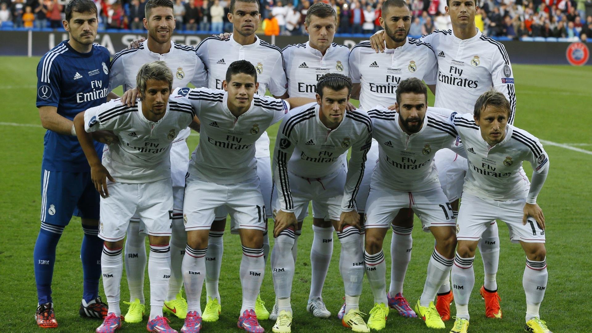 梅西第七次捧起金球奖 创历史新纪录